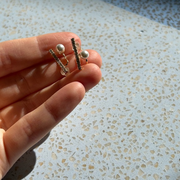 🚨4/$10🚨 NEW Silver Post 1990 Pearl and Rhinestone Drop Earrings - Picture 3 of 9